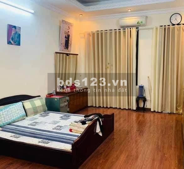 Bán nhà Chùa Láng, diện tích sử dụng 42m2, 5 tầng, mt 4,2m, giá bán 3,75 tỷ
