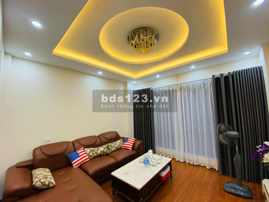 Siêu Phẩm Nhà Mới đẹp Nguyễn Ngọc Vũ- Cầu Giấy, 44M2 x6 Tầng giá 6.8 tỷ, Ngõ thông gần phố.