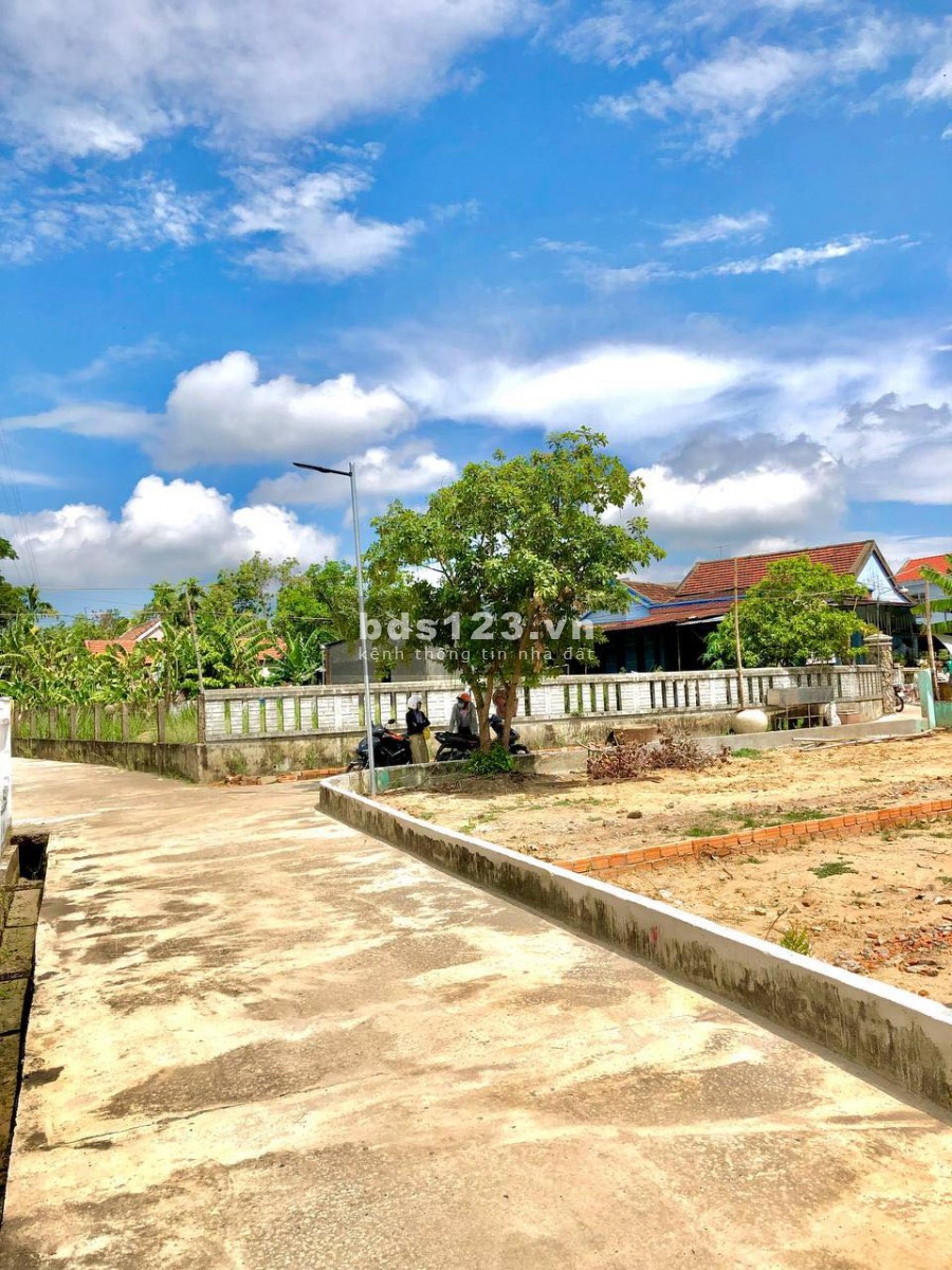 Còn duy nhất 2 lô liền kề 2 mặt tiền đường qui hoạch 7m5, lh 0799061857