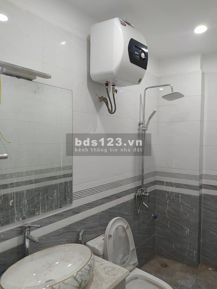 Cần bán gấp nhà Giáp Bát , ngõ rộng, thoáng, ô tô tránh cách 10m, nhà đẹp DT 36m2 nhỉnh 4 tỷ