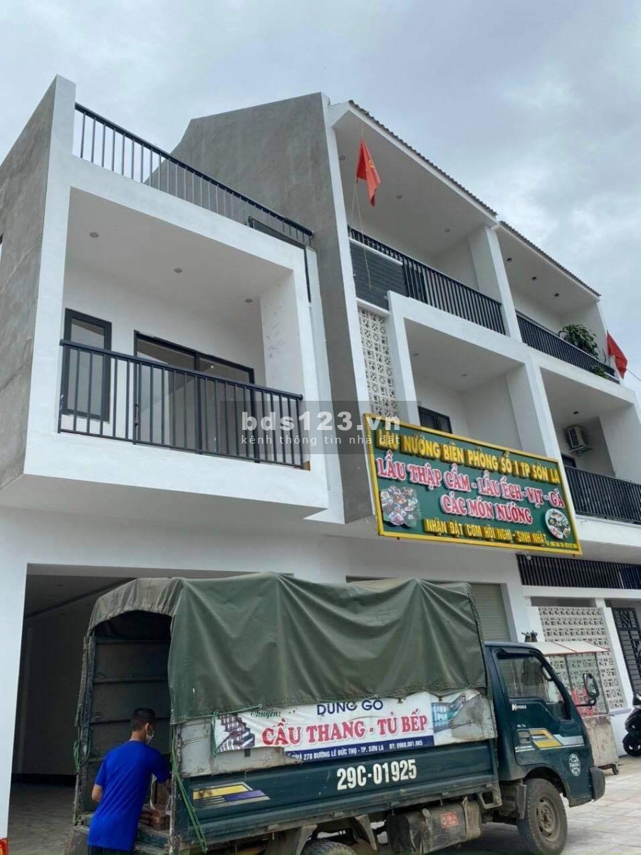 Mua đất tặng nhà 2 tầng mới hoàn thiện, chưa qua sử dựng, lợi thế kinh doanh đỉnh
