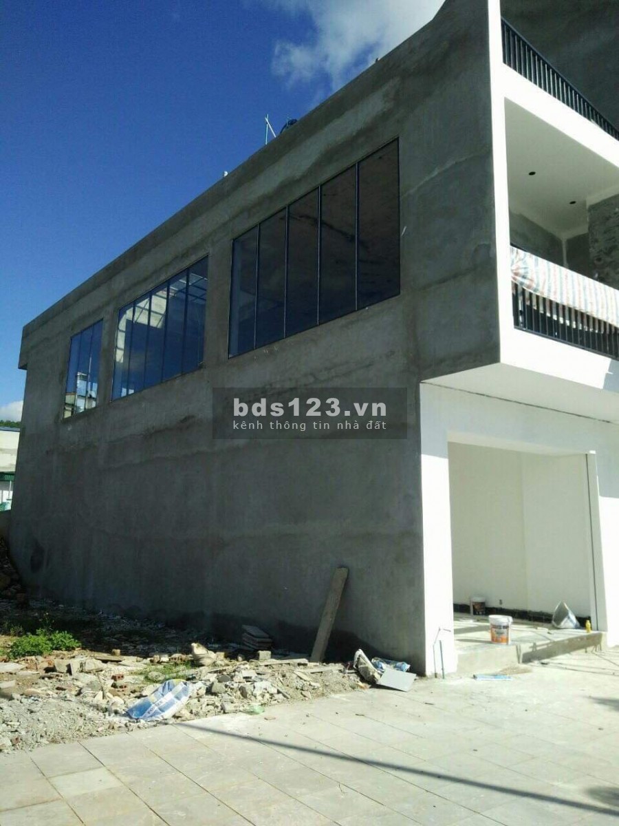 Mua đất tặng nhà 2 tầng mới hoàn thiện, chưa qua sử dựng, lợi thế kinh doanh đỉnh