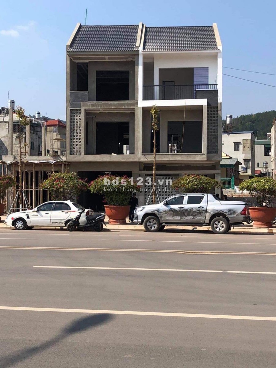 Mua đất tặng nhà 2 tầng mới hoàn thiện, chưa qua sử dựng, lợi thế kinh doanh đỉnh