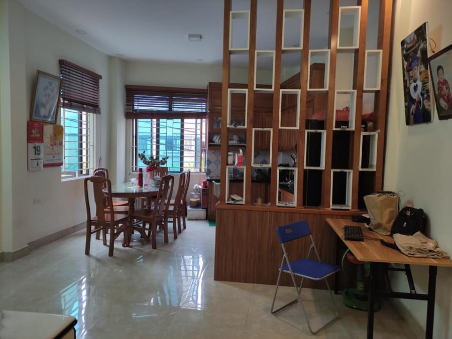 Bán nhà to 50m 5 tầng phố Khâm Thiên, Đống Đa trước nhà ban công thoáng chỉ 4.5 tỷ