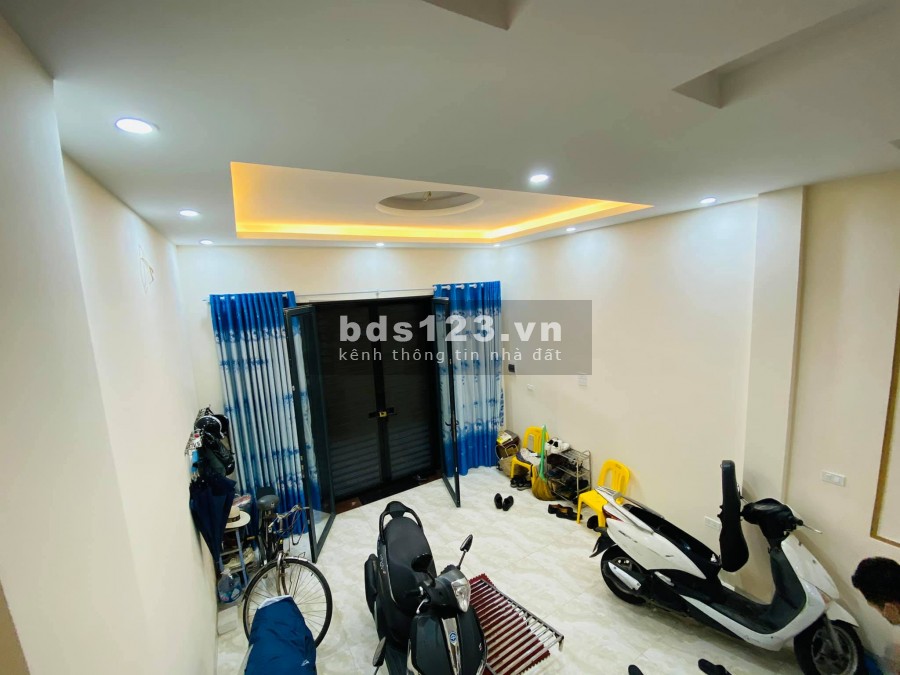 Siêu Phẩm Nhà Mới đẹp Nguyễn Ngọc Vũ- Cầu Giấy, 44M2 x6 Tầng giá 6.8 tỷ, Ngõ thông gần phố.