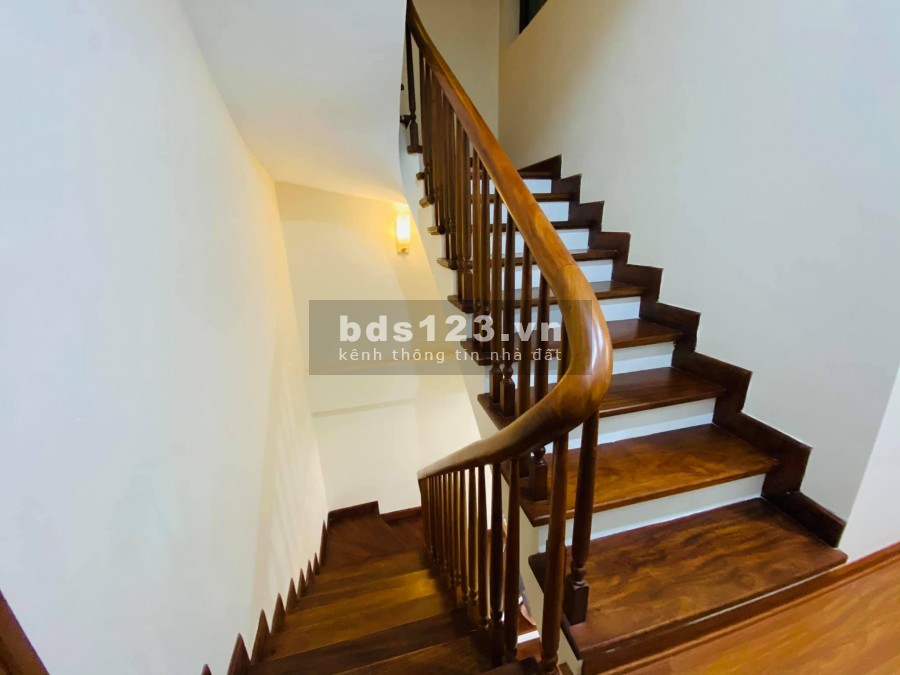 Siêu Phẩm Nhà Mới đẹp Nguyễn Ngọc Vũ- Cầu Giấy, 44M2 x6 Tầng giá 6.8 tỷ, Ngõ thông gần phố.