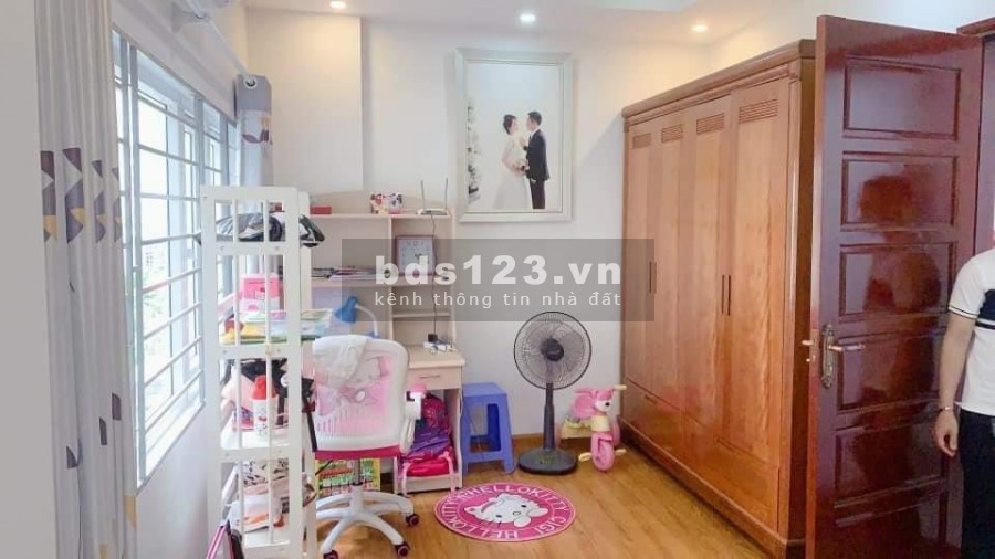 Lô góc ba mặt thoáng Hồ Tùng Mậu dt 38m2, 5 tầng, mt 4.2m giá chào 4.1 tỷ có thương lượng