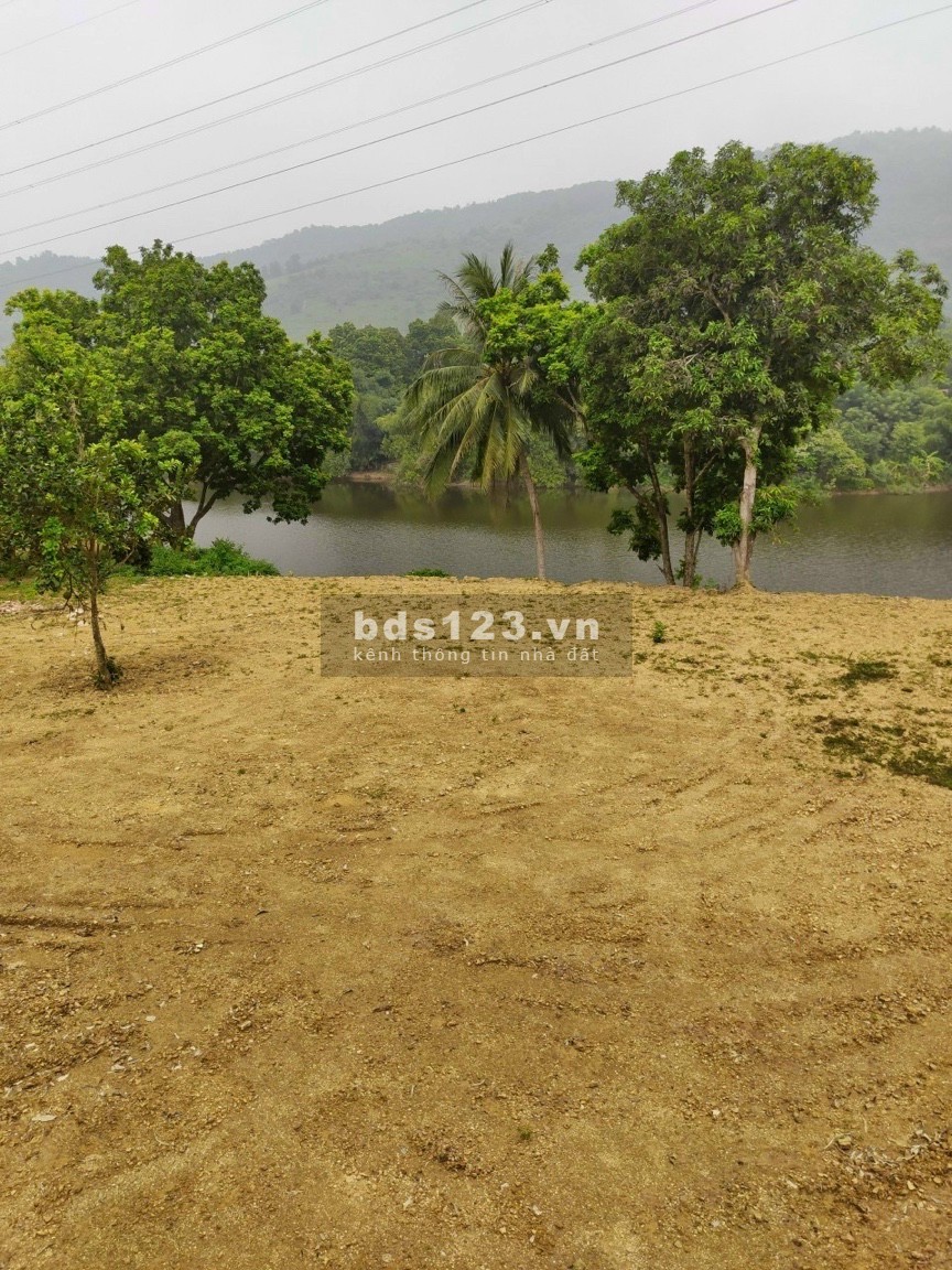 Diện tích sử dụng 800m2 Bám Hồ Đât Tại Hoà Sơn Lương Sơn, giá bán 3.x triệu/m2
