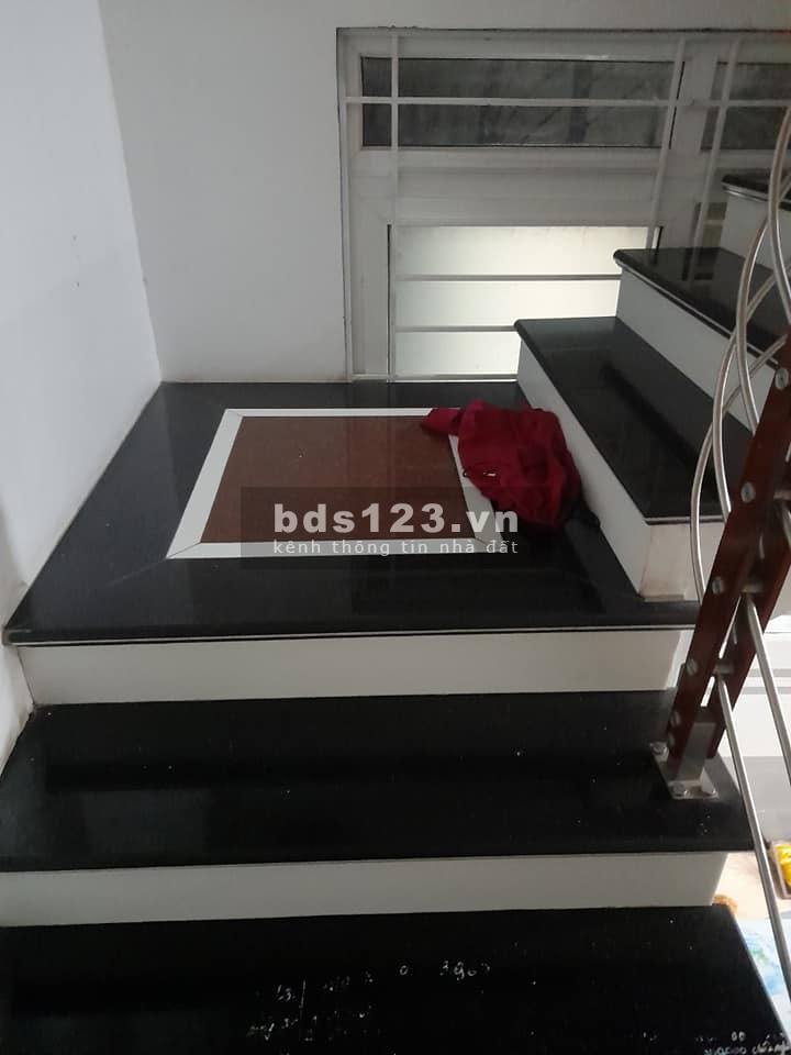 Bán nhà nguyên căn đúc kiên có Định Công, dt 40m2, mặt tền 4.5m, giá bán 1.65 tỷ