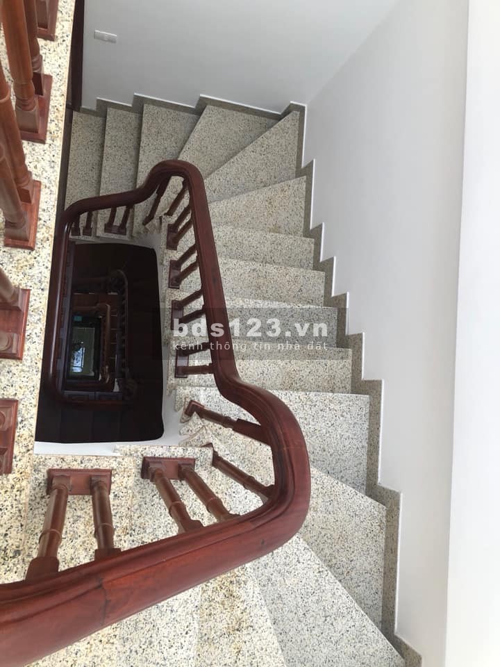 Dt 55m2 Cầu Giấy 5 tầng gara ô tô 20m ra mặt phố Cầu Giây giá hơn 8 tỷ