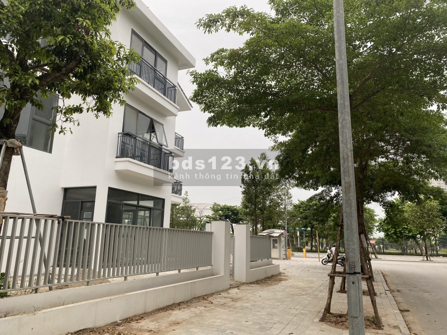 Biệt thự Sol Lake Villa Đô Nghĩa Khu D- Dương Nội. Giá cực sốc chỉ 60tr/1m2 view công viên Âm nhạc