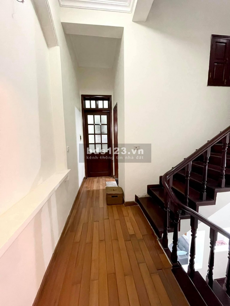 Nhà đẹp Hoàng Hoa Thám Quận Ba Đình, diện tích 87m2, 3 tầng đúc, full nội thất