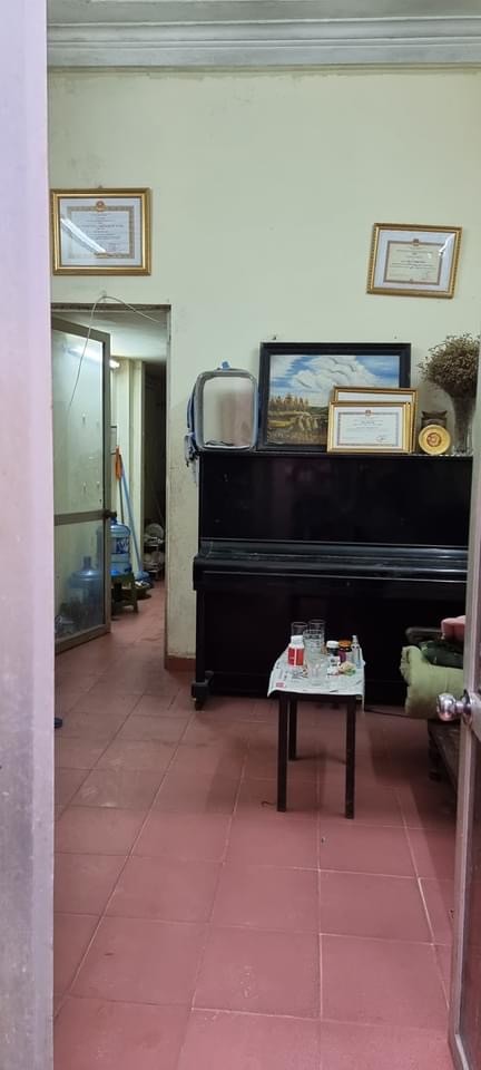 Bán nhà cực nóng diện tích sử dụng 28m2, 2 tầng, giá nhỉnh 800 triệu, lh 0702173475