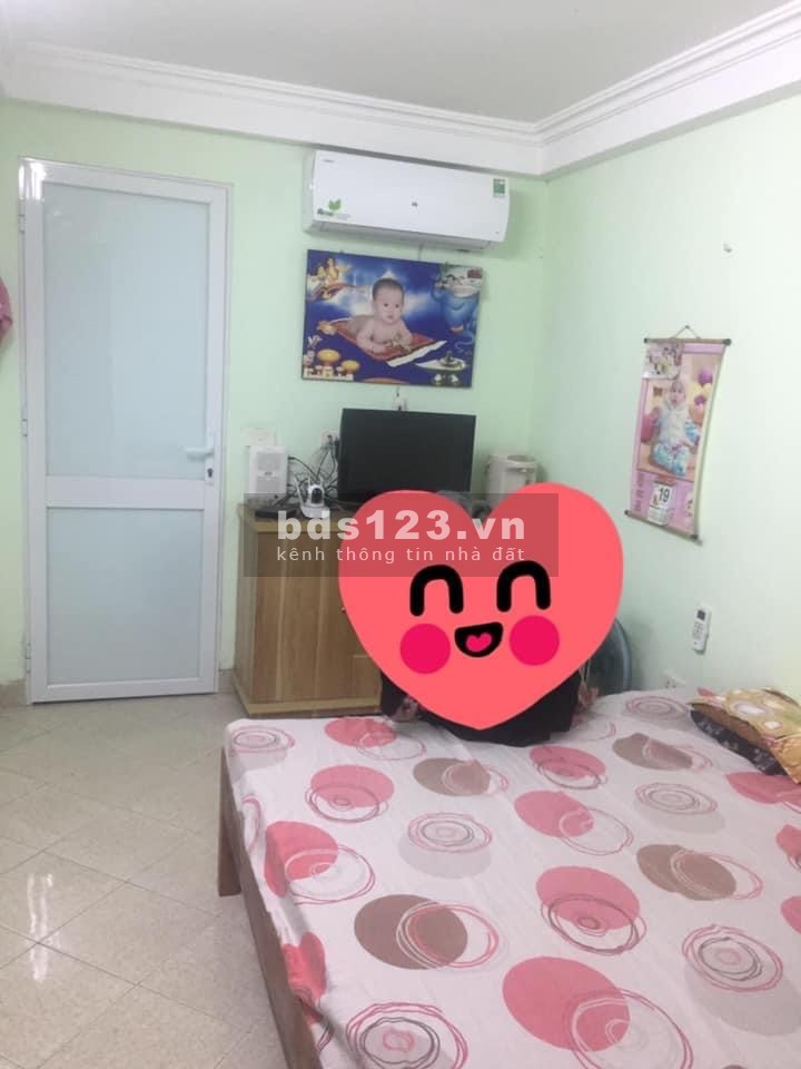 Bán nhà cực nóng diện tích sử dụng 28m2, 2 tầng, giá nhỉnh 800 triệu, lh 0702173475