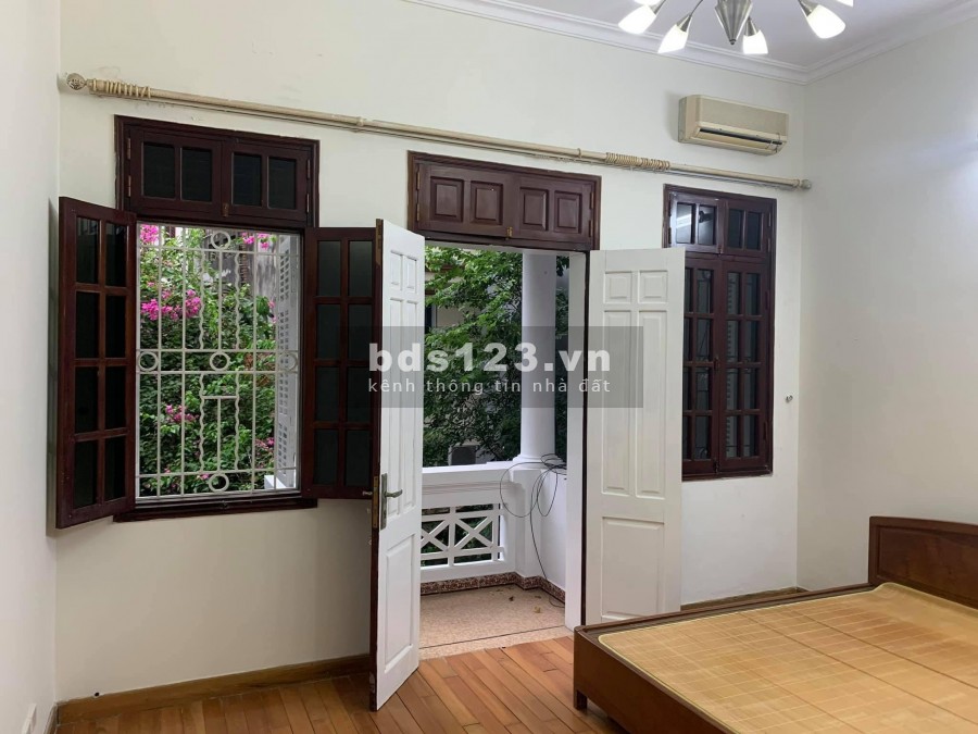 Nhà đẹp Hoàng Hoa Thám Quận Ba Đình, diện tích 87m2, 3 tầng đúc, full nội thất