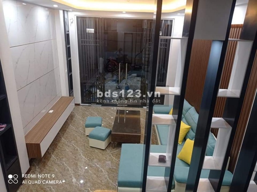 Bán nhà Giáp Bát, Quận Hoàng Mai giá bán 4,5 tỷ, miễn môi giới, sổ sẵn