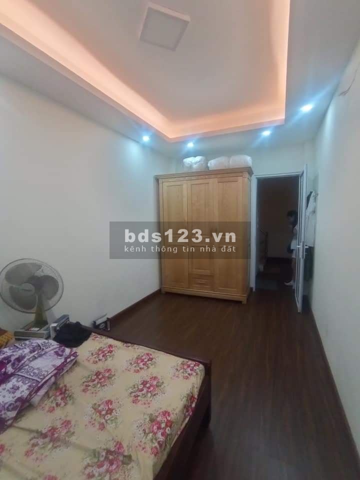 Bán nhà Giáp Bát, Quận Hoàng Mai giá bán 4,5 tỷ, miễn môi giới, sổ sẵn