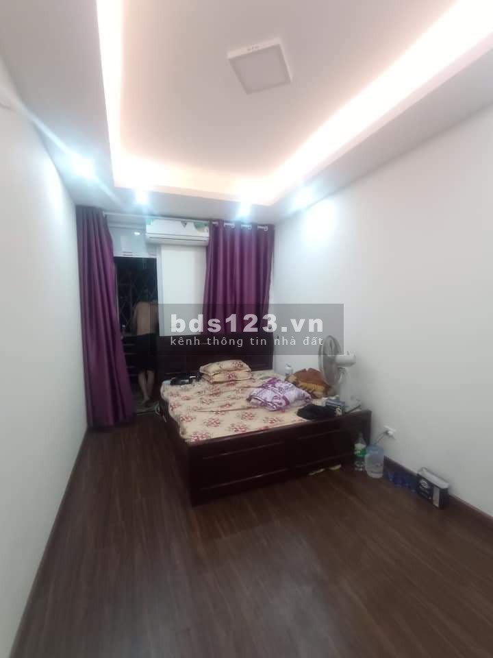 Bán nhà Giáp Bát, Quận Hoàng Mai giá bán 4,5 tỷ, miễn môi giới, sổ sẵn
