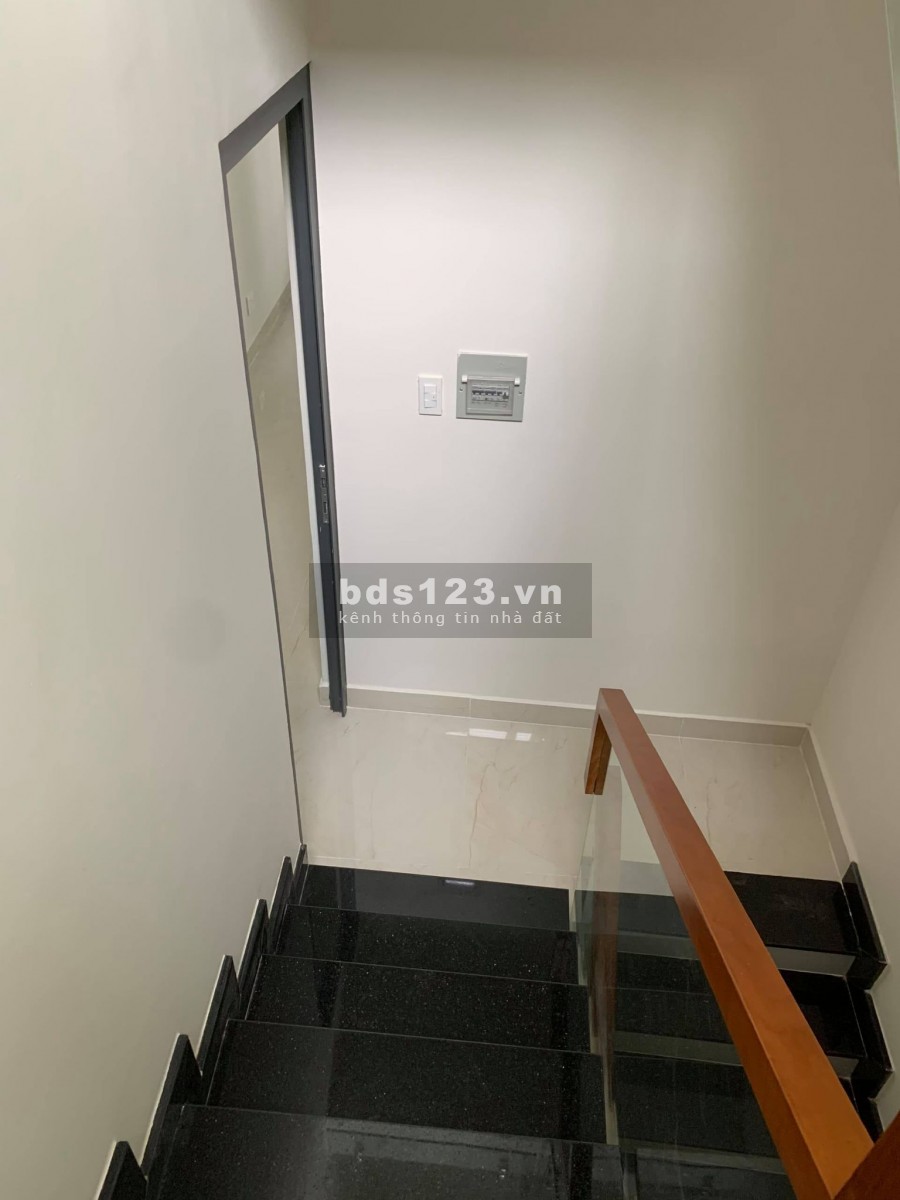 Bán nhà mặt tiền 5 tầng BTCT Ba Tháng Hai đại hạ giá mùa dịch 12.2 tỷ