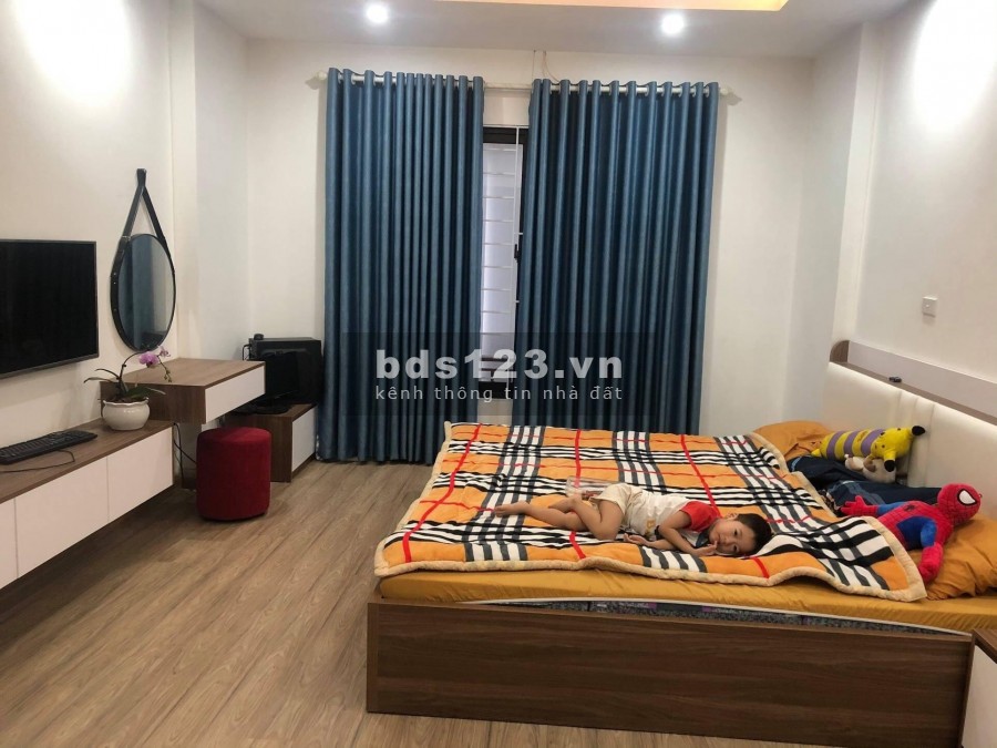 Giá nhỉnh 2.4 tỷ, nhà đẹp nội thất xịn, ở luôn, dt 35.5m2, 5 tầng đúc Hà Cầu, Quận Hà Đông