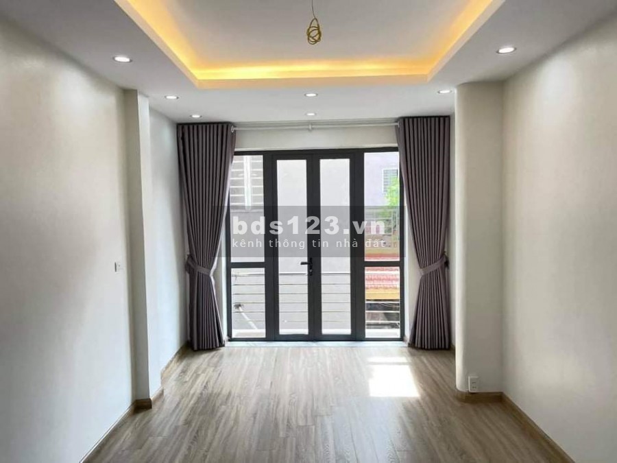 Bán nhà sổ đỏ 33m2 phố Khương Hạ, Thanh Xuân, chỉ 2.4 tỷ. Liên hệ: 0368781929