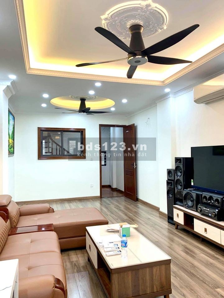 Bán nhà sổ đỏ 33m2 phố Khương Hạ, Thanh Xuân, chỉ 2.4 tỷ. Liên hệ: 0368781929