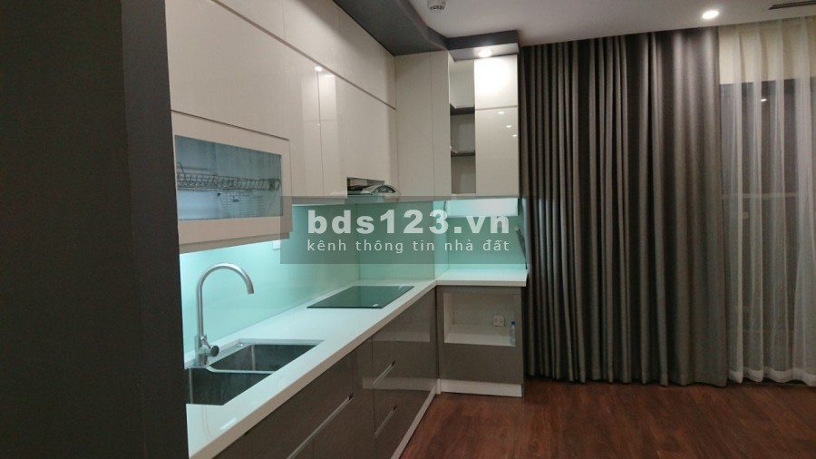 Chỉ 2.7 tỷ bán gấp CHCC GoldSeason 47 Nguyễn Tuân, tòa SP 67m2 ban công Đông Nam thoáng.