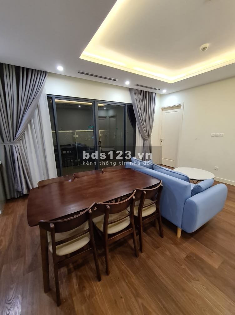Chỉ 2.7 tỷ bán gấp CHCC GoldSeason 47 Nguyễn Tuân, tòa SP 67m2 ban công Đông Nam thoáng.