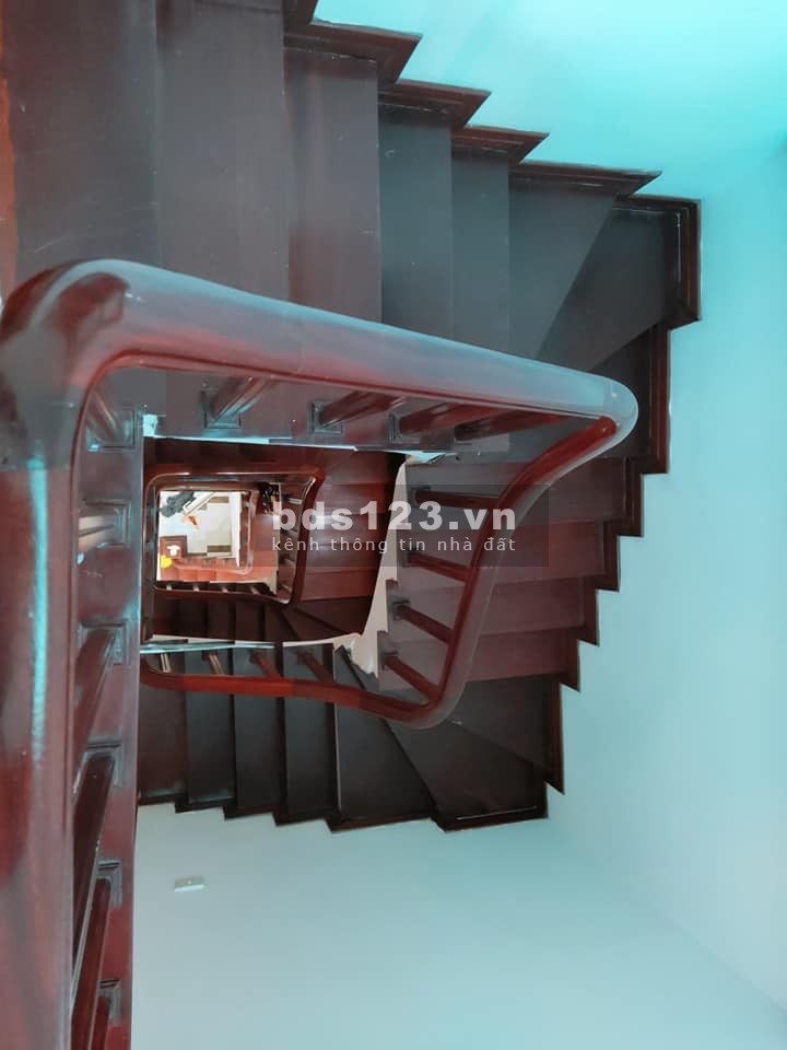 Chạy dịch bán nhà MINH KHAI, nhà đẹp chắc chắn, buôn bán tấp nập, tiện ích không thiếu thứ gì