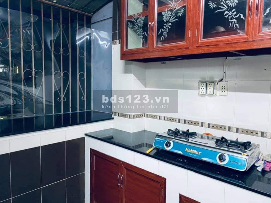Bán Gấp Căn Hộ Chung Cư Xinh Đẹp, Nguyễn Chí Thanh Quận 5, dt 8x8.5m, 3PN, giá 2,4 tỷ