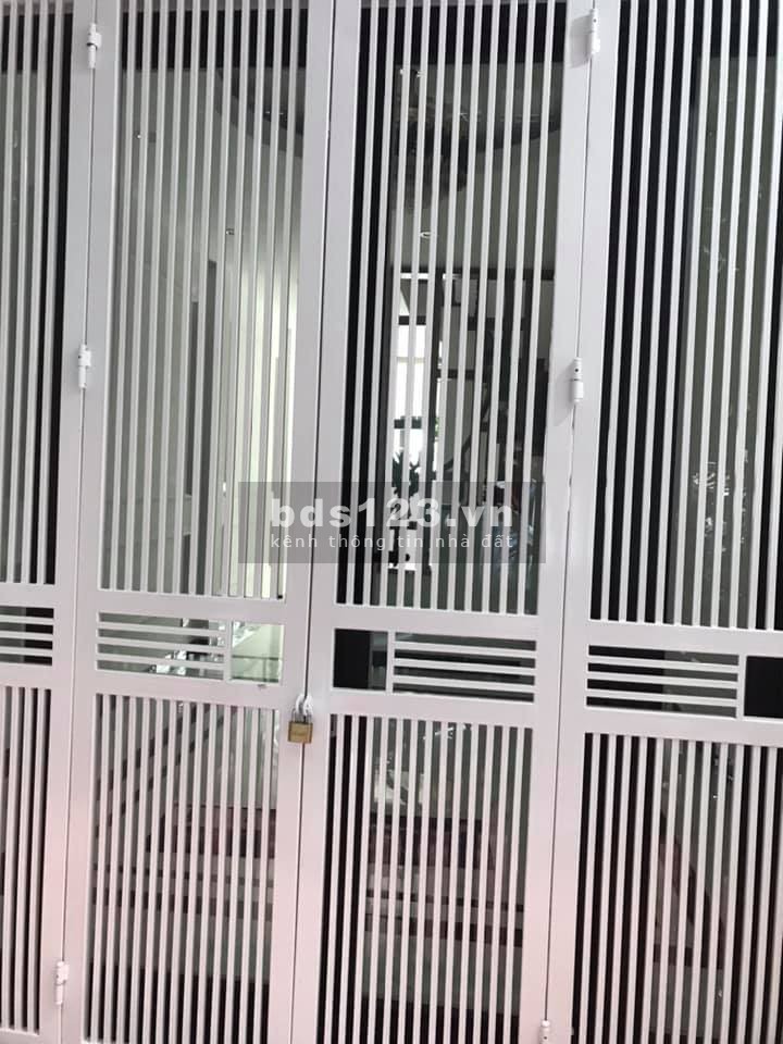 Bán nhà Lâm. Dư, diện tích sử dụng 32m2, 3 tầng, giá 3.15 tỷ lh 092 234 6363