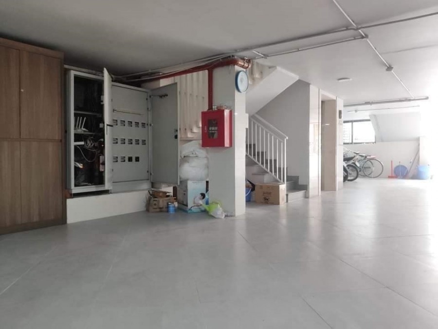 Bán nhà Nguyễn Phong Sắc, 6 tầng dt 86 m2, thang máy, giá 12,5…
