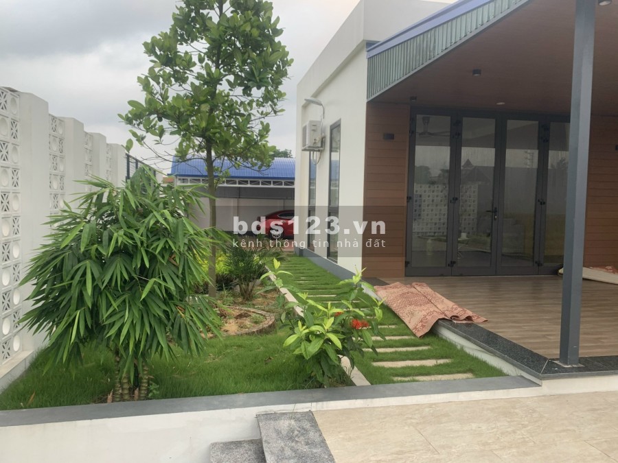 Bán villa với diện tích 600m² gần sân golf minh trí, giá thương lượng chính chủ