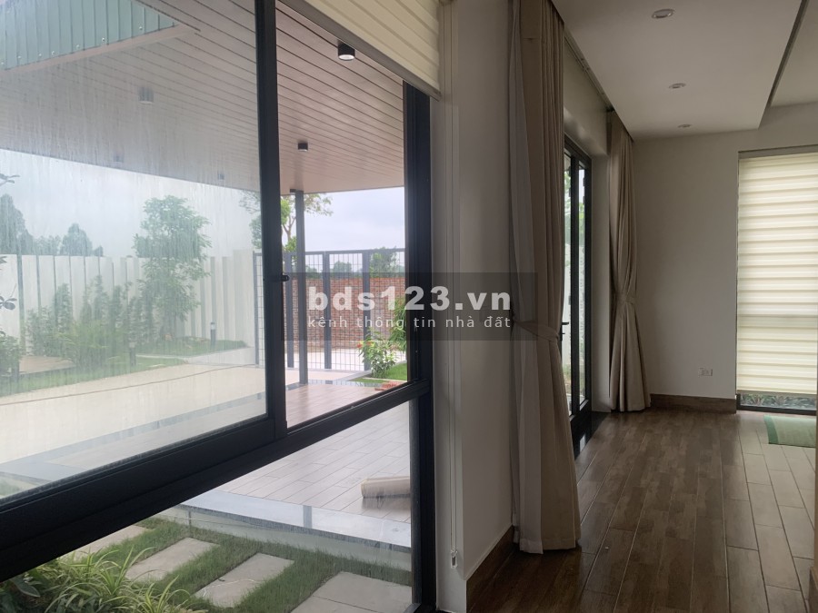 Bán villa với diện tích 600m² gần sân golf minh trí, giá thương lượng chính chủ
