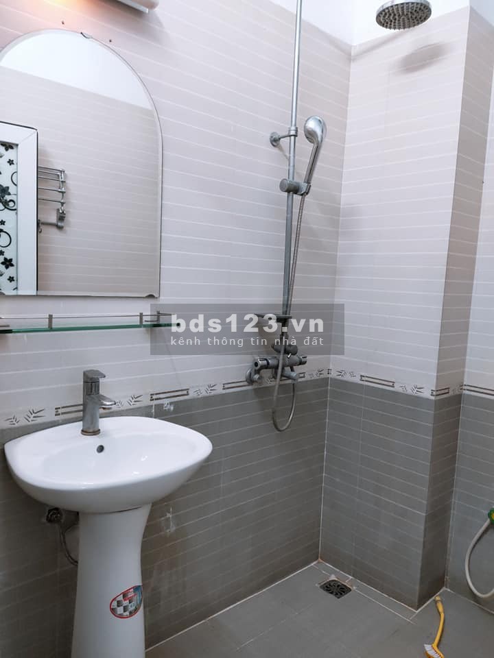 Chạy dịch bán nhà MINH KHAI, nhà đẹp chắc chắn, buôn bán tấp nập, tiện ích không thiếu thứ gì