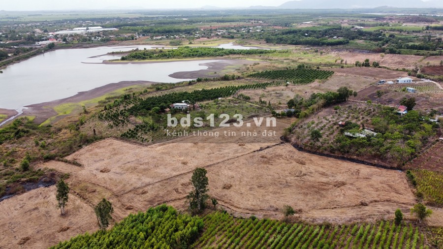 Bán đất mặt tiền hồ Suối Môn, thích hợp kinh doanh khu Dã ngoại Cắm trại, giá rẻ