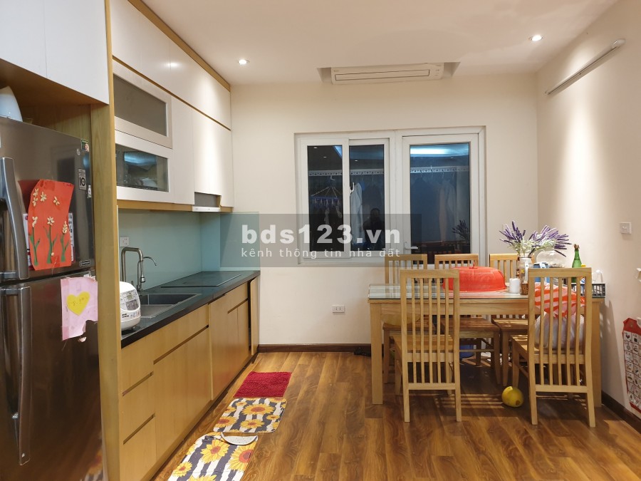 Cần bán căn góc chung cư view hồ tầng 9, tại Thanh Hà Cenco5 dt 76m2 giá nhỉnh 1 tỉ xíu
