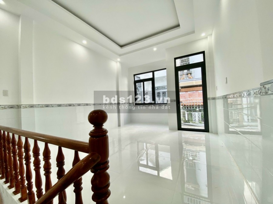 Di chuyển đi nơi khác cần sang lại nhà trung tâm Cần Thơ, giá bán 2.3 tỷ, chính chủ