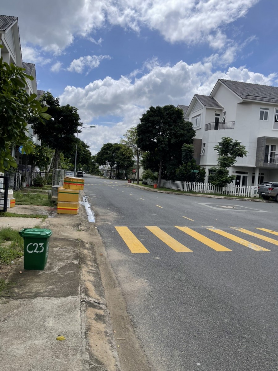 Chính chủ cần bán nhà phố đường trục chính dự án Park Reverside