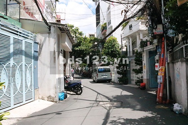 Bán gâp nhà sổ đỏ chính chủ 48m giá 3.9 tỷ. MT 3.3 m ngõ 3.5m, gần trường học