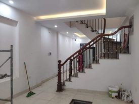 Bán nhà phố Đội Cấn, nhà đẹp ở luôn, cách phố 100m, dt 45m2, giá bán 4.55 tỷ.
