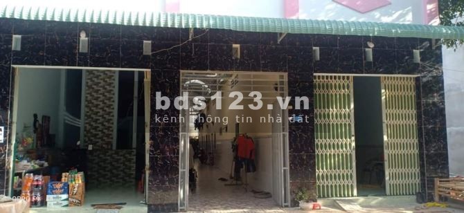 Vợ Chồng tôi về quê ở hẳn nên cần bán lại dãy trọ 300m2 (10x30m) giá rẻ, chính chủ, Gần KCN