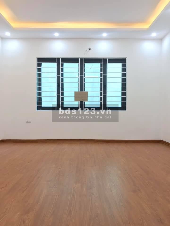 Cần bán gấp nhà 5 tầng mới, dt 36m2, ô tô đỗ gần. Đường Nguyễn Khánh Toàn Quận Cầu Giấy
