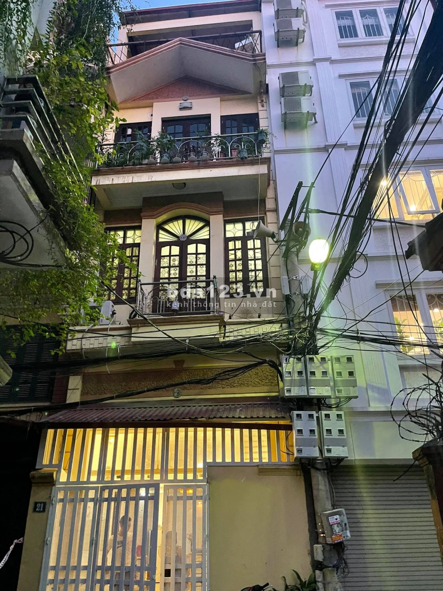 Bán nhà phố Nguyễn Chính nhà đẹp nhất phố chủ nhà làm ăn phát đạt, dt 70m2, giá 7.65 tỷ.