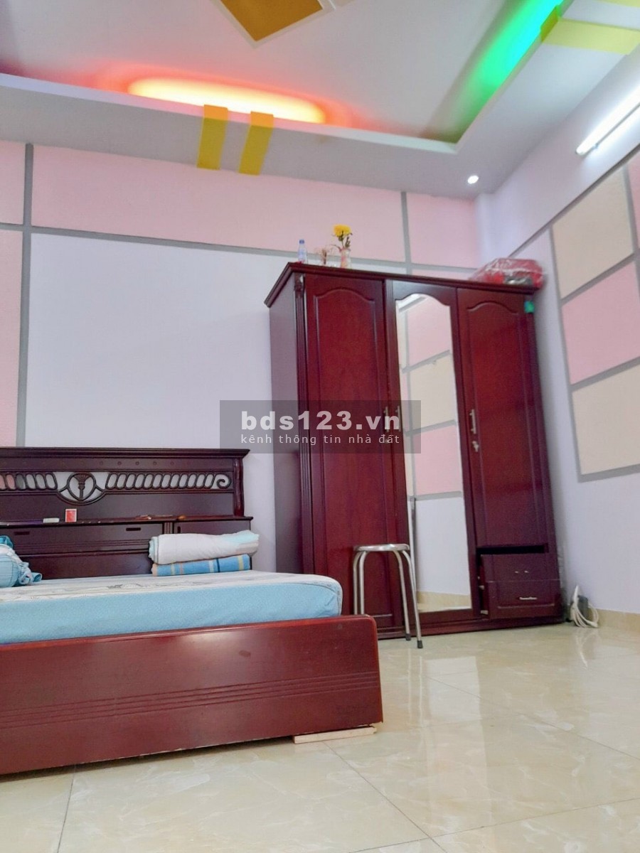 Bán nhà hẻm xe hơi Bùi Quang Là, Cách mặt tiền chỉ 30m, hẻm rộng Chà Bà, sổ đỏ