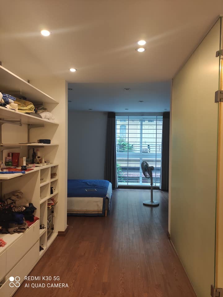 Bán nhà Võng Thị - Lạc Long Quân, 6 tầng đúc bê tông giá 9.3 tỷ, thương lượng
