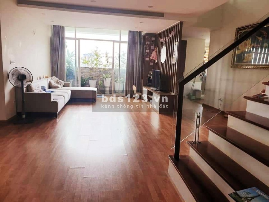 Bán căn hộ Penthouse 2 tầng rộng 190m2, giá chỉ 4.x tỉ, sổ chính chủ