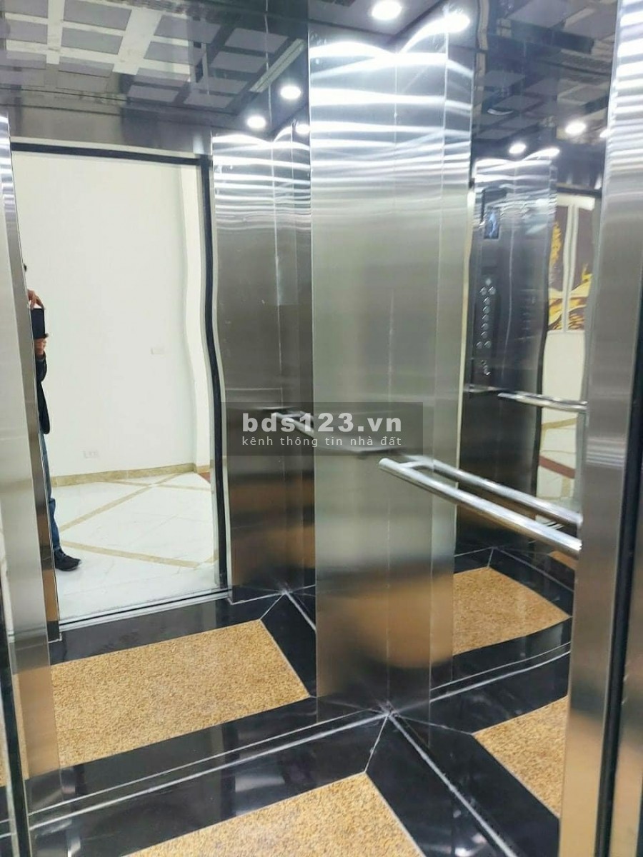 Bán nhà phố Trường Lâm Long Biên, 80m2 5T MT5, 5tỉ, Gara, thang máy, cực đẹp giá êm