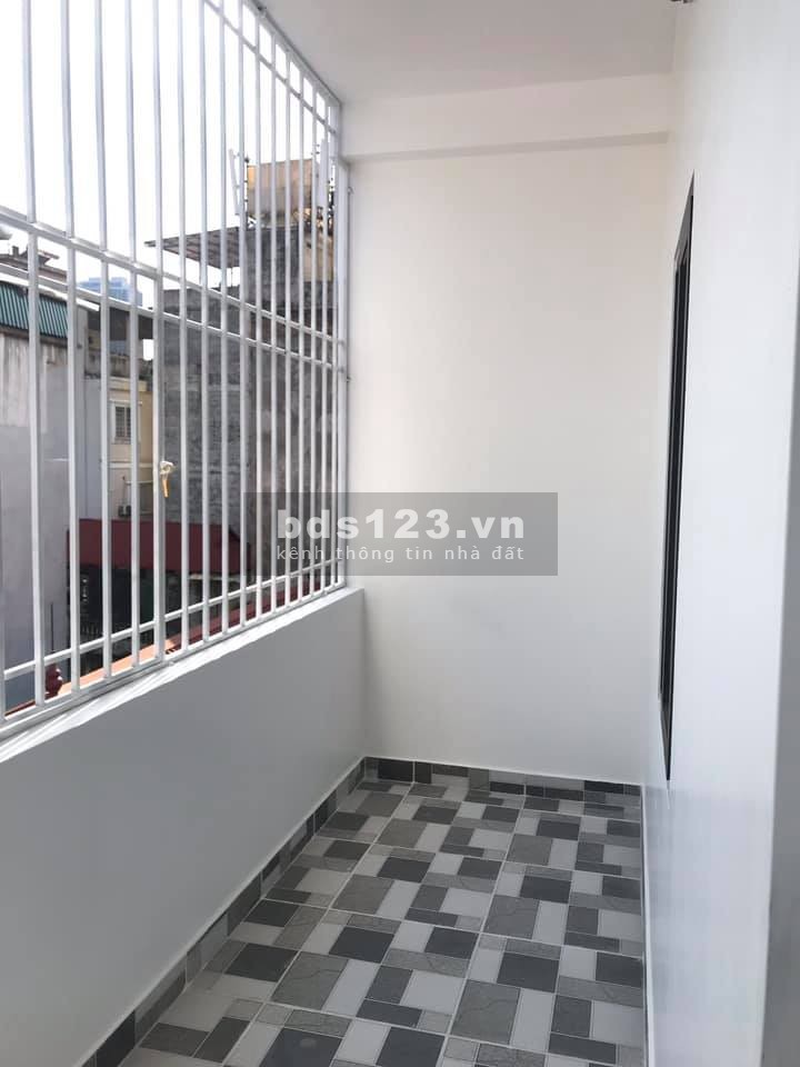 Cần bán gấp nhà 5 tầng mới, dt 36m2, ô tô đỗ gần. Đường Nguyễn Khánh Toàn Quận Cầu Giấy