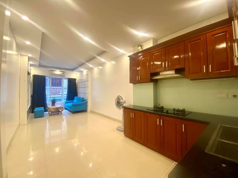 Bán nhà khó hiếm gara phân lô Gia Thuỵ, 5 tầng đúc kiên cố, mặt tiền 3.5m, 3 pn